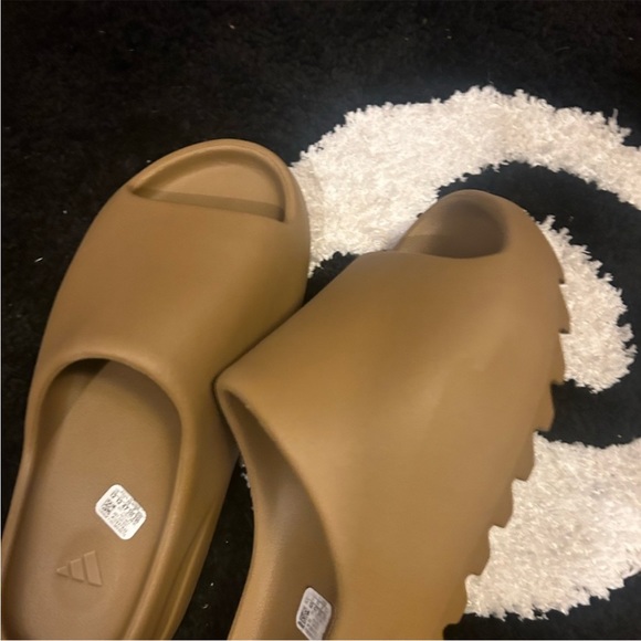 Authentic adidas Yeezy Slide Ochre - Picture 3 of 6